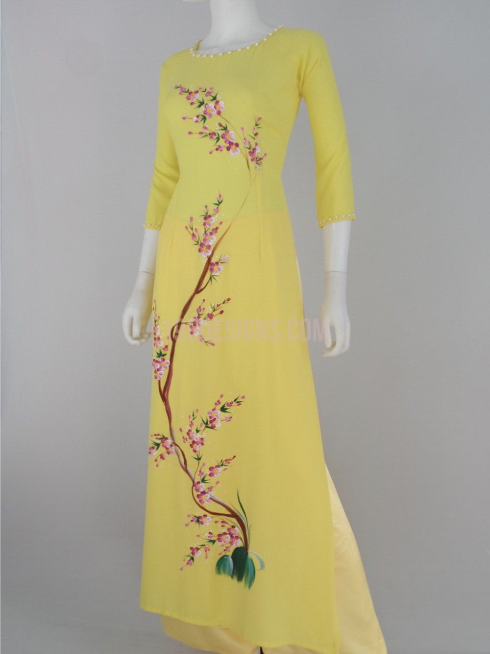 Áo dài vàng vẽ hoa đào | Yellow Vietnamese Ao Dai