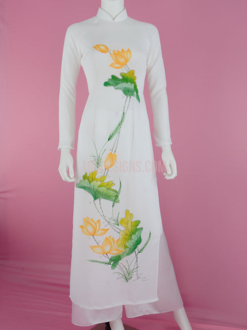 Ao Dai Sen Trắng Vẽ Sen Cam